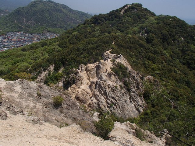 世にも危険な道・・