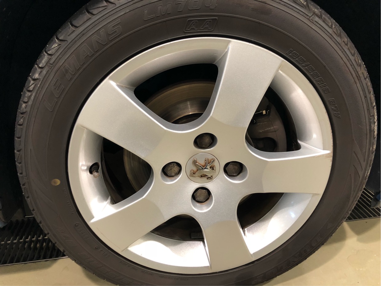 プジョーのお車ホイールの汚れに悩まれている方に朗報？！？