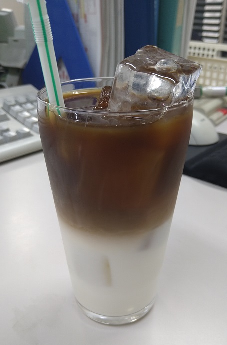 限定ドリンクづくりにチャレンジ。