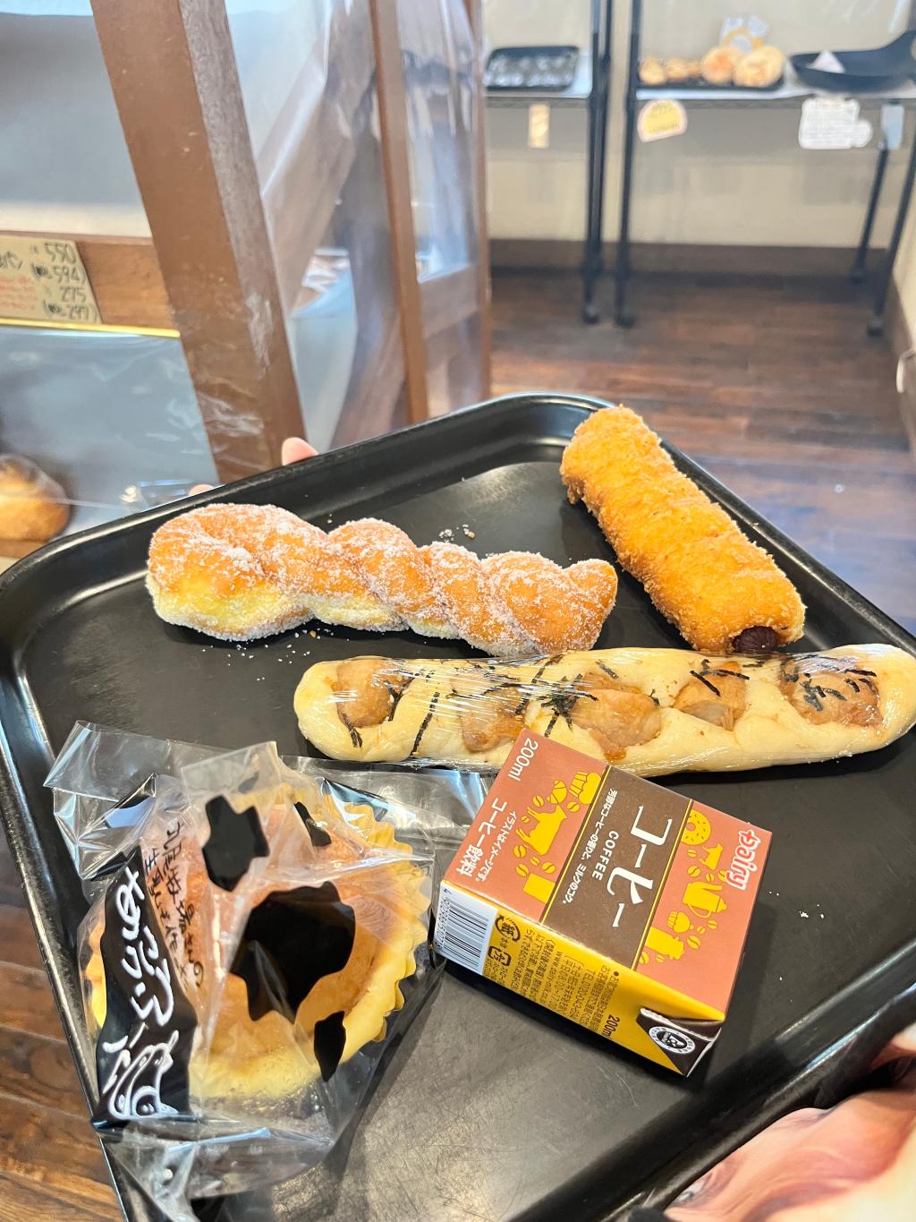 地元で愛されているパン屋さんへ
