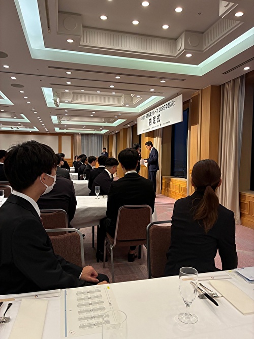 緊張の面持ちで・・・