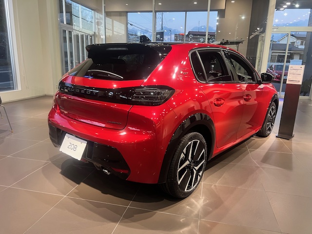 208GT HYBRID　ELIXIR RED展示中！